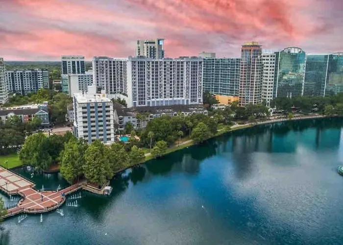 Cozy Retreat Getaway Family-Sized By Lake Eola