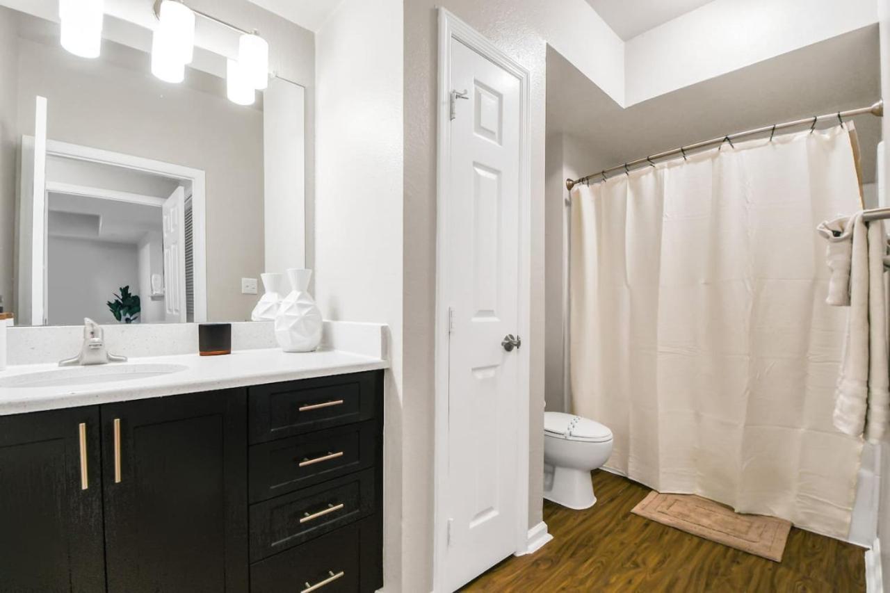 Cozy Retreat Getaway Family-sized By Eola Apartment